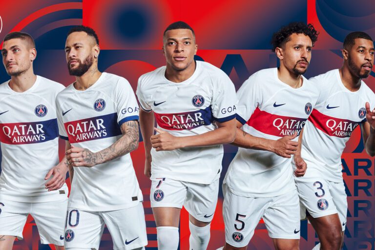 PSG Avec Mbappé Neymar et Verratti le nouveau maillot extérieur dévoilé