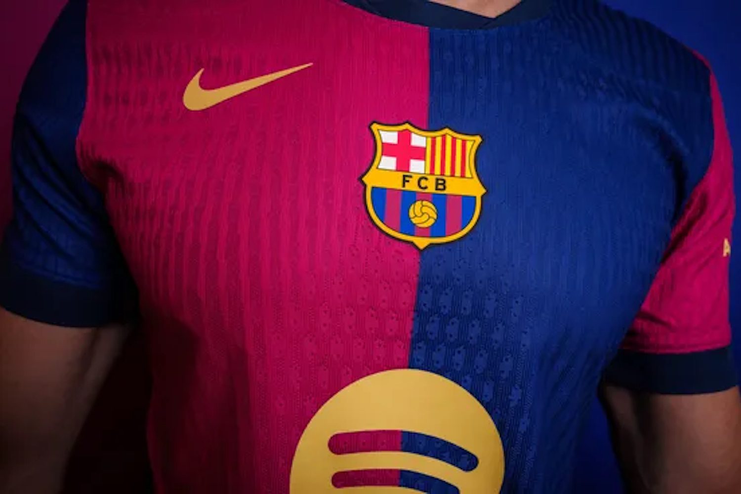 Le FC Barcelone dévoile son nouveau maillot domicile 2024 2025