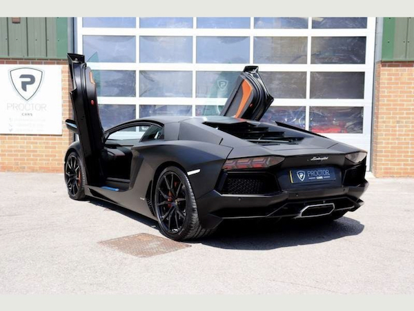 L'Aventador personnalisée de Sergio Agüero en images. À vendre 220 000 euros