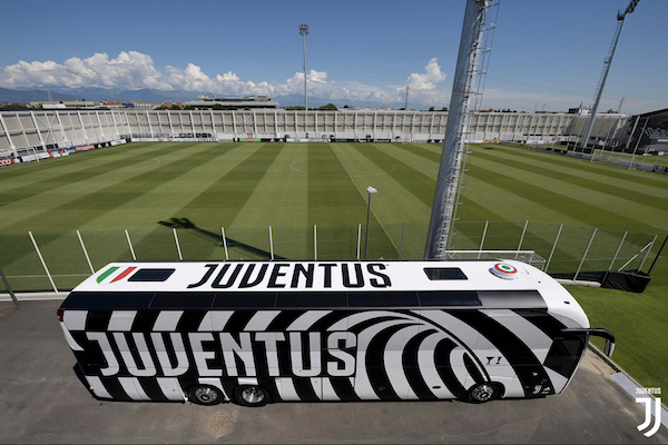 Le bus zébré de la Juventus Turin en images