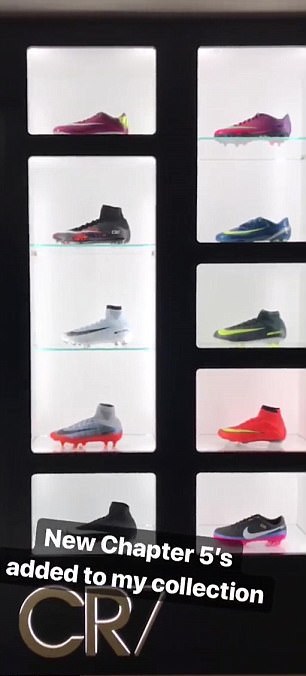 La collection de chaussures der foot exposée chez Cristiano ro