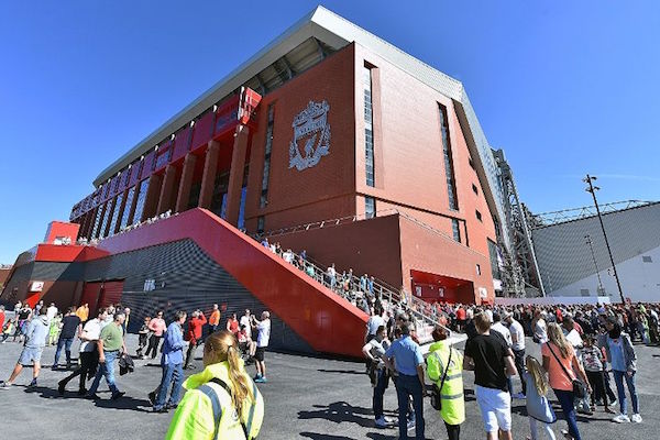 Après un an et demi de chantier, Anfield inaugure sa nouvelle tribune principale...