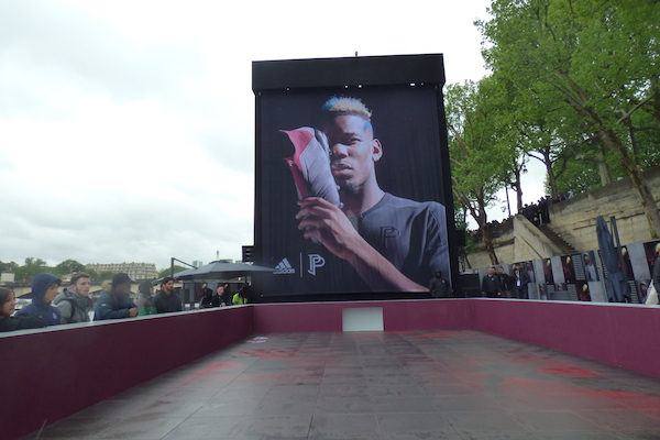 Images de la visite de Pogba à Paris, pour le lancement de sa collection signature