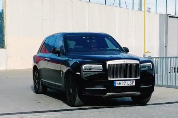 Memphis Depay a cette Rolls Royce Cullinan en plus de sa Wraith