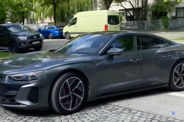 Les voitures de Kingsley Coman : Une Audi RS e-tron GT fournie par le Bayern