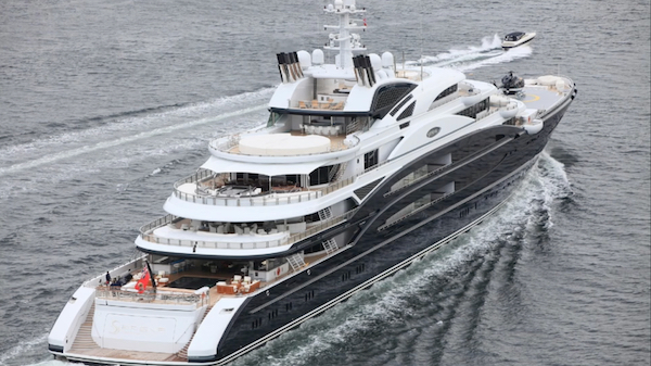 A bord de Serene, le yacht à 500 M€ du propriétaire de Newcastle