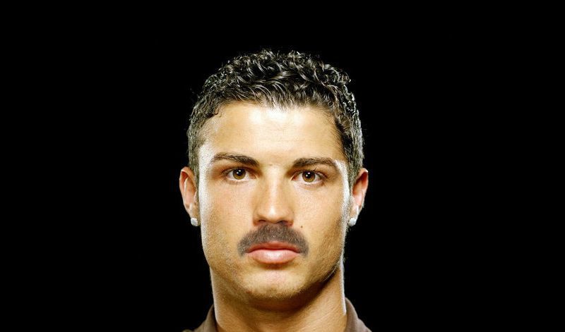 Cristiano Ronaldo Avec La Moustache Au Mondial 2010 Pour Vendre Le