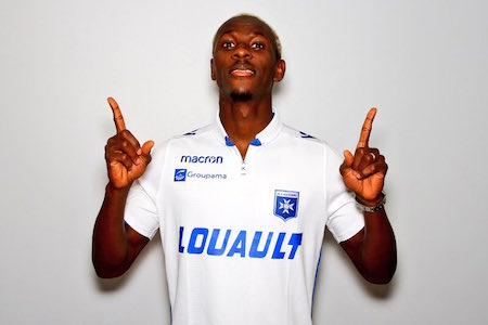 L'AJ Auxerre Sort Son Nouveau Maillot Domicile, Juste Avant D'affronter ...