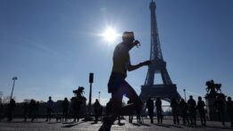 Marathon-de-Paris-3-Tour-Eiffel-Soleil-1024x576