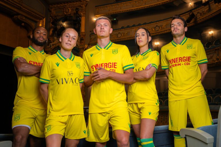 Fc Nantes Le Maillot Domicile 2023 2024 Est Sorti 