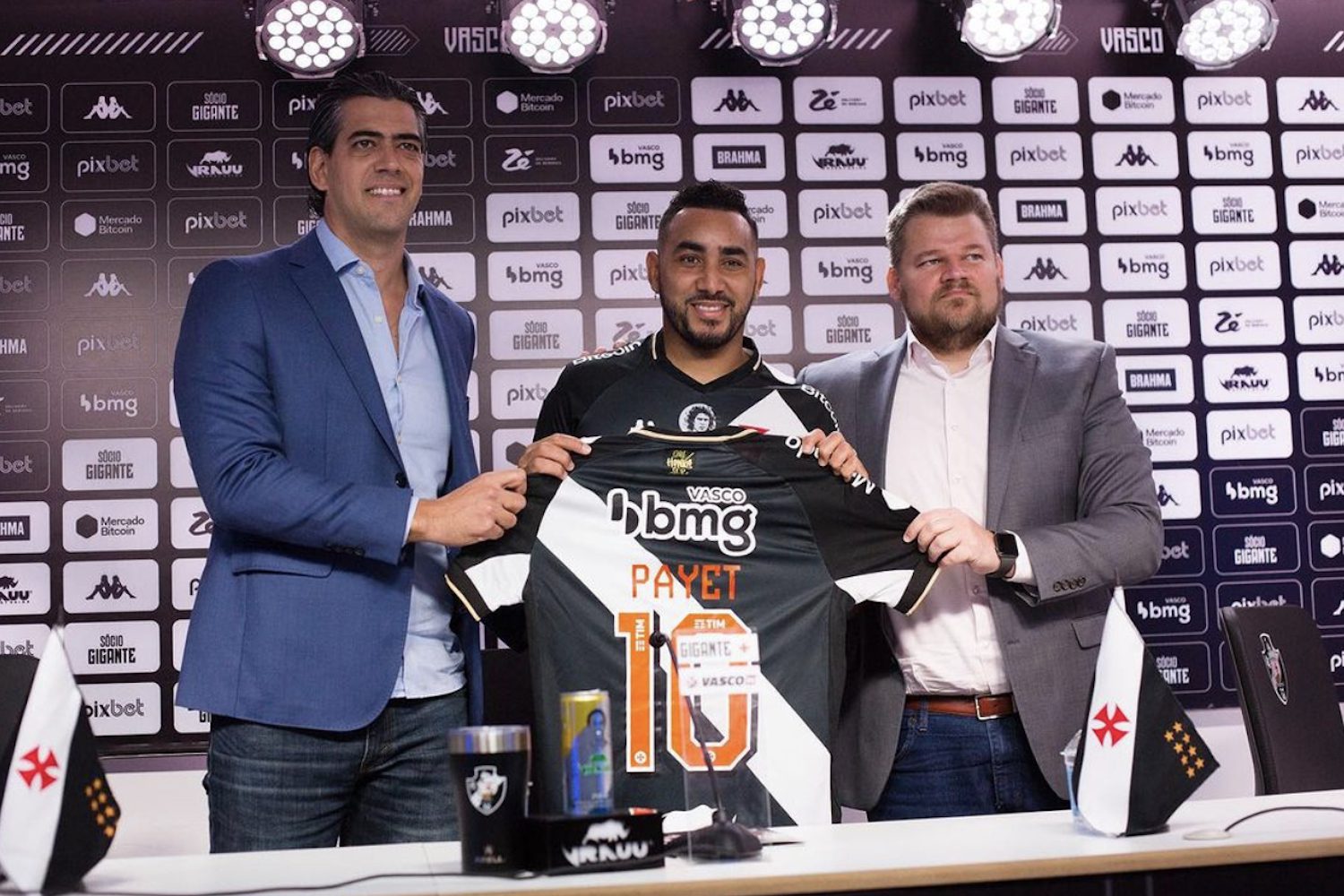 Maillots, abonnements, comment Dimitri Payet dope le business du Vasco