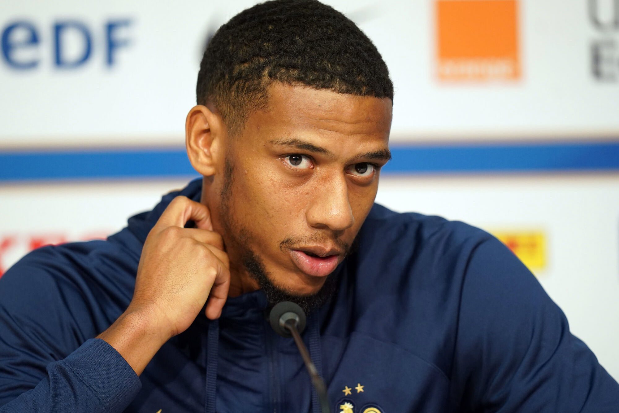 Manchester United intensifie son intérêt pour le défenseur Jean-Clair Todibo de l'OGC Nice thumbnail