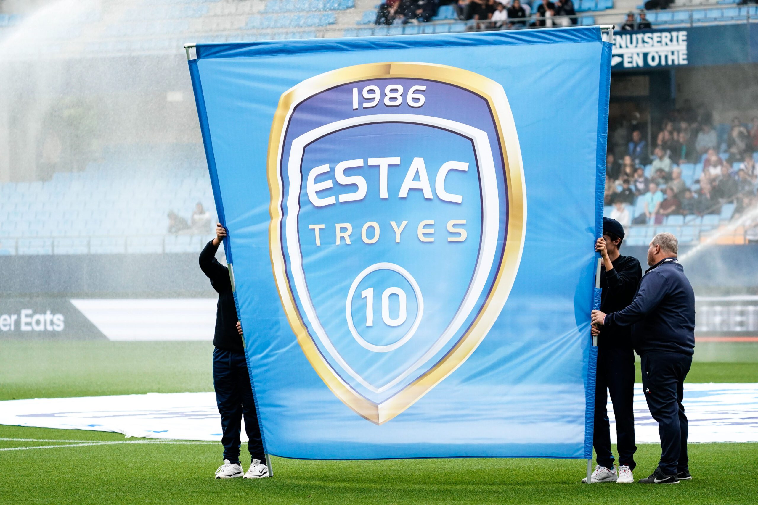 Comme l’OGCN, l’ESTAC abandonne prématurément Le Coq Sportif pour un nouvel équipementier