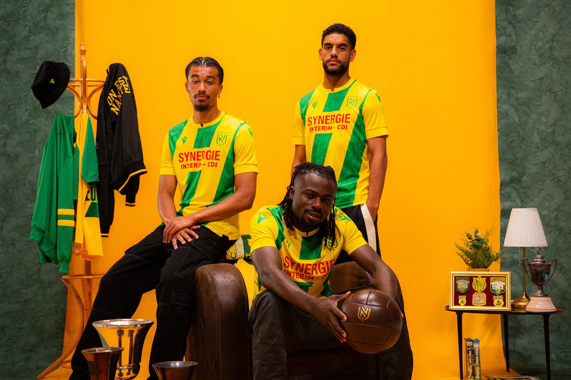 FC Nantes Avec des bandes, le nouveau maillot 20242025 dévoilé