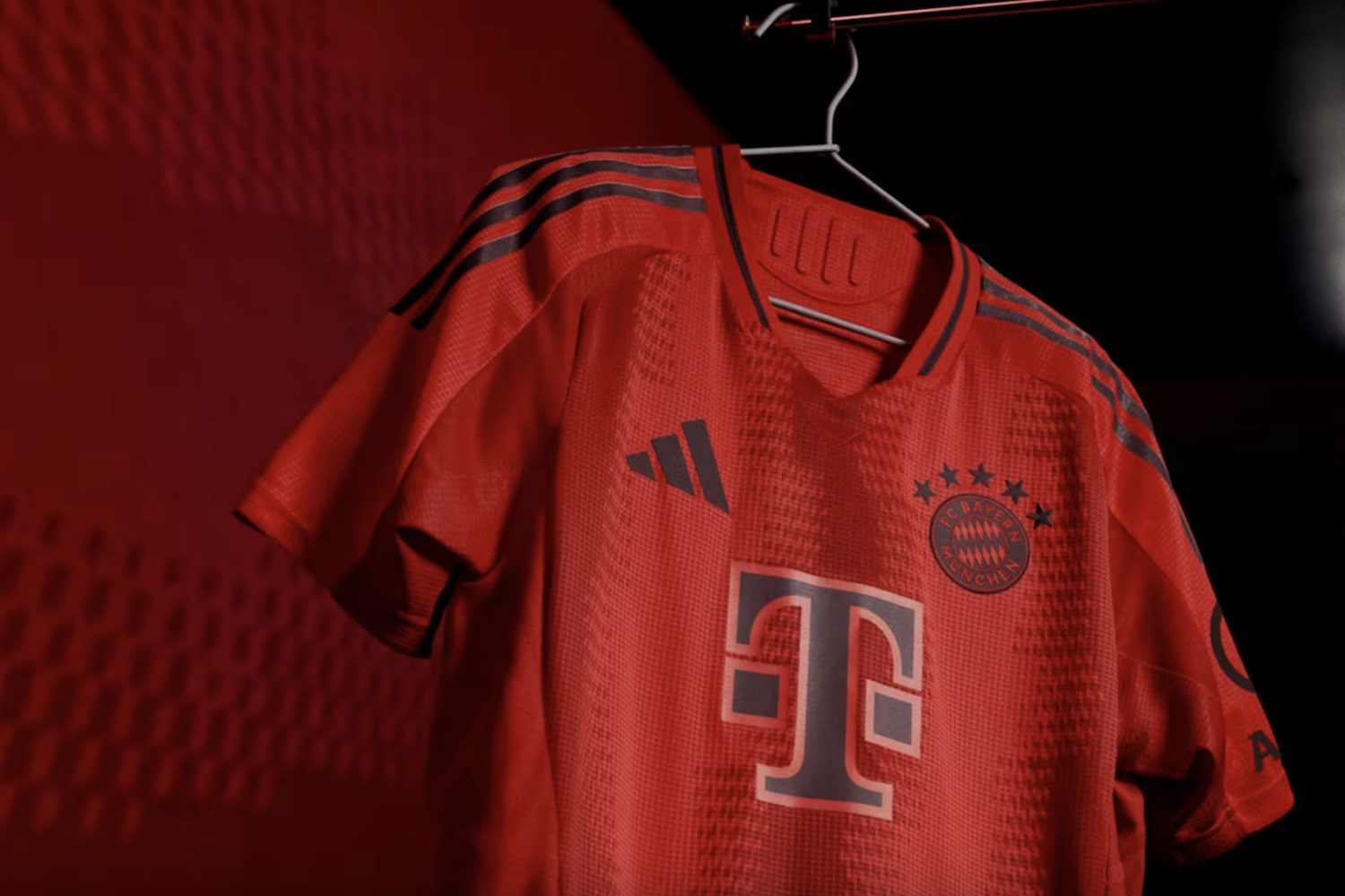 Avec un QR code et 3 nuances de rouge, le Bayern Munich dévoile son