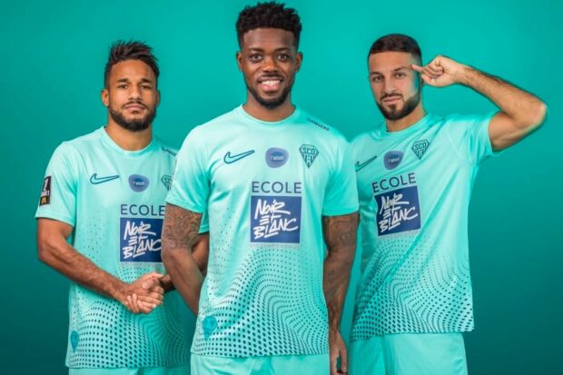 Stade Rennais - Angers. Le SCO sort son nouveau maillot bleu turquoise