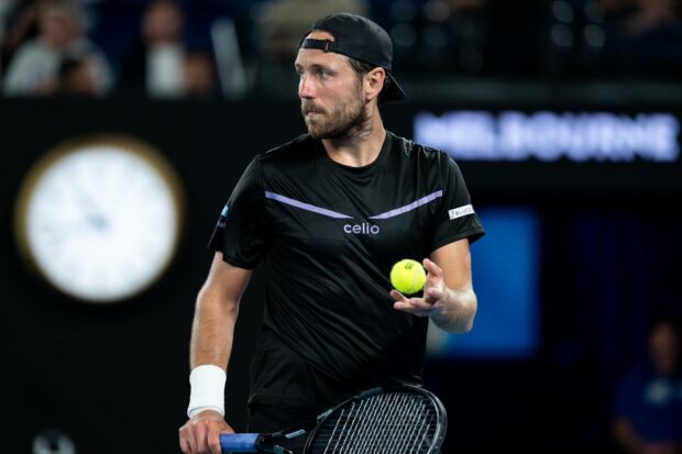 Lucas Pouille. Le Coq Sportif c'est fini un nouvel équipementier pour La Pouille