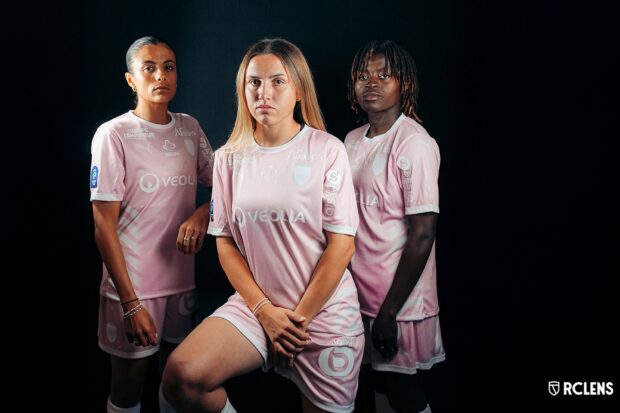 RC Lens. En maillot rose face à l'OL Lyonnes