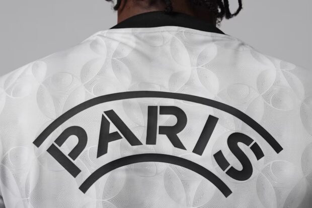 PSG. Le PSG dévoile un nouveau maillot pré-match "Night Edition"