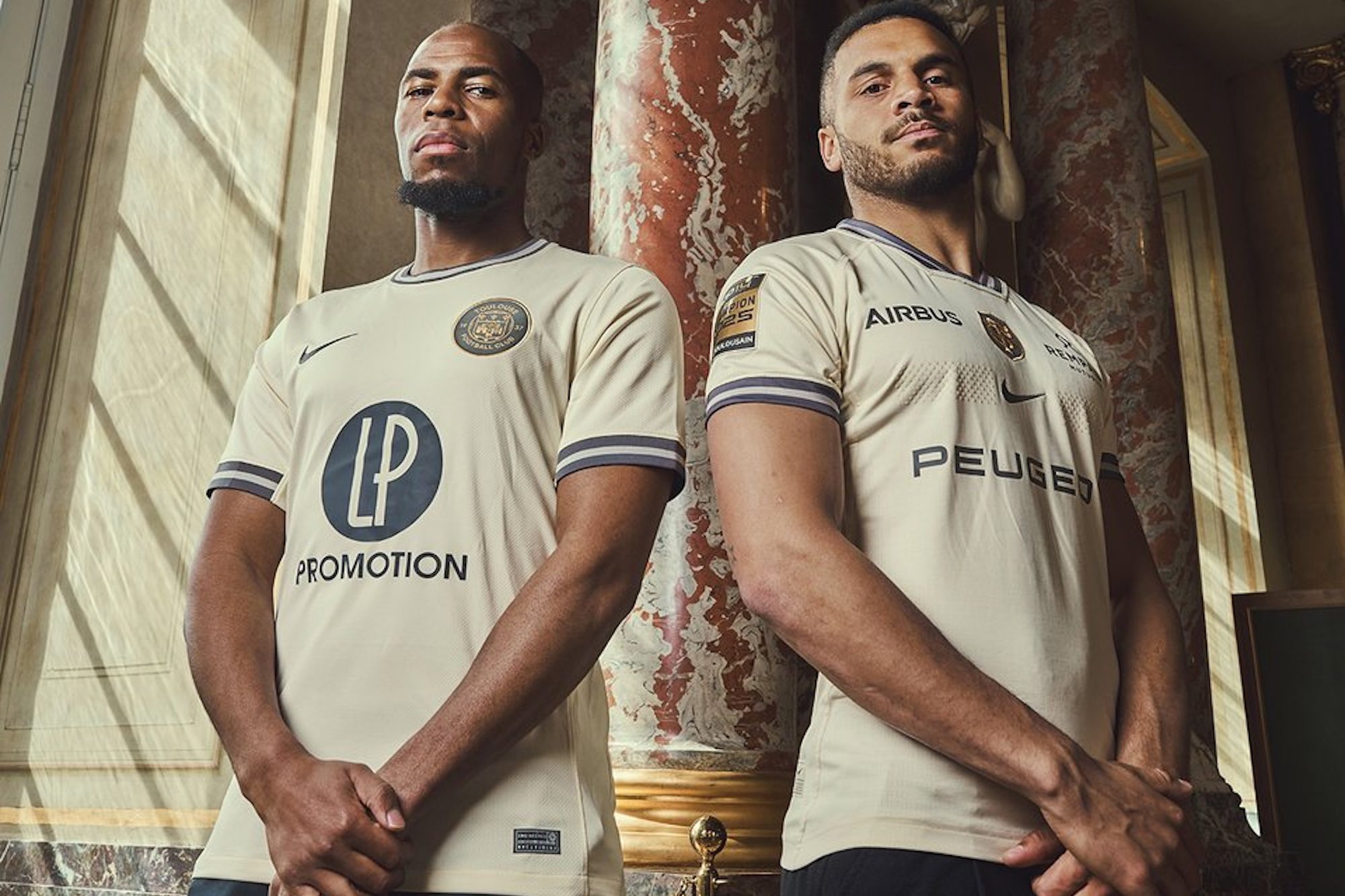 Le Toulouse FC et le Stade Toulousain dévoilent un maillot commun « Capitolium »