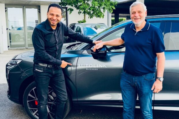 OM, LOSC. Avant son nouveau club, Bruno Genesio reçoit une nouvelle voiture